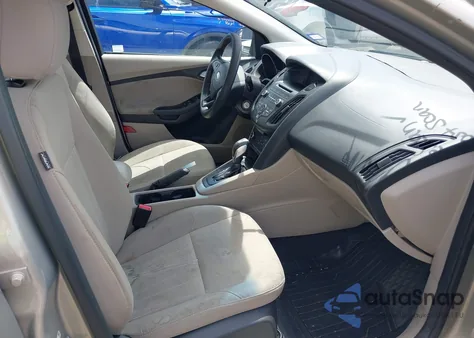 2016 Ford Focus Se z USA, uszkodzony, nr VIN 1FADP3F24GL267650